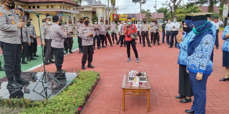HUT Ke -49 Korpri, PNS di Polres Simalungun Kena Amukan Kapolres HUT Ke -49 Korpri, PNS di Polres Simalungun Kena Amukan Kapolres