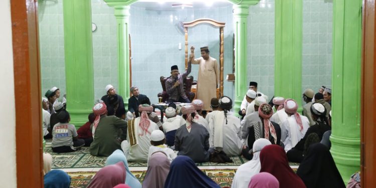 Aktivitas Padat sejak Pagi, Hasim Tetap Semangat Penuhi Undangan Maulid Nabi di Nagori Moho Aktivitas Padat sejak Pagi, Hasim Tetap Semangat Penuhi Undangan Maulid Nabi di Nagori Moho