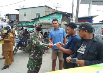 Kegiatan Pendisiplinan Protokol Kesehatan Diwilayah Tanjung Balai Oleh Personel Jajaran Kodim 0208/Asahan Melalui Koramil 08/Pulau Buaya