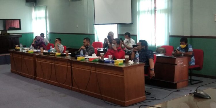 Komisi III DPRD Siantar Minta PT PLN dan PT Telkom Tertibkan Jaringan Kabel