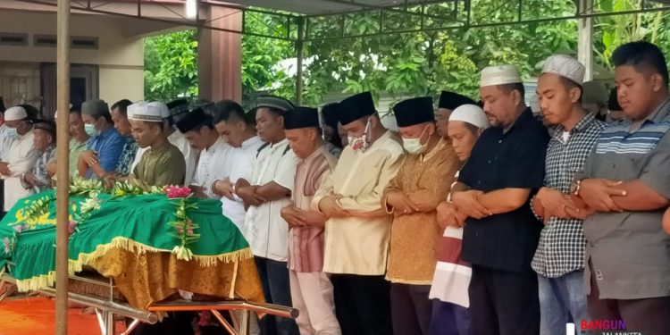 Melayat ke Tapian Dolok, Bang Hasim Ikut Sholat Jenazah Melayat ke Tapian Dolok, Bang Hasim Ikut Sholat Jenazah