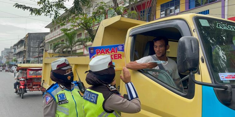 Sat Lantas Polres Tanjung Balai Sosialisasikan Penggunaan Masker