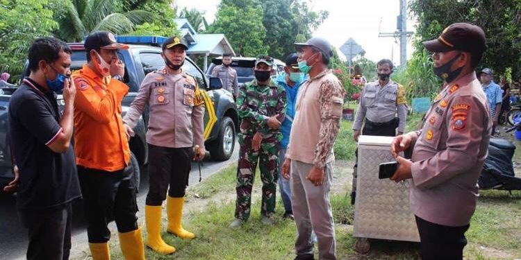 Peduli Kemanusiaan, AKBP Deni Kurniawan Bantu Korban Banjir di Labuhanbatu Utara Peduli Kemanusiaan, AKBP Deni Kurniawan Bantu Korban Banjir di Labuhanbatu Utara