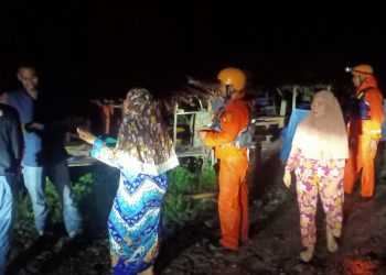 11 Orang Sekeluarga Terjebak di Atas Batu di Tengah Banjir Sungai, 4 Anak-anak