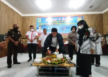 Peringatan HUT ke-75 PGRI, Walikota Siantar Launching 30 Buku Karya Guru dan Siswa