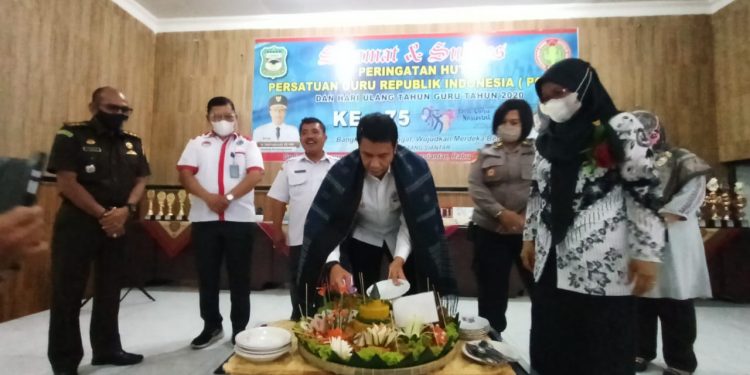 Peringatan HUT ke-75 PGRI, Walikota Siantar Launching 30 Buku Karya Guru dan Siswa