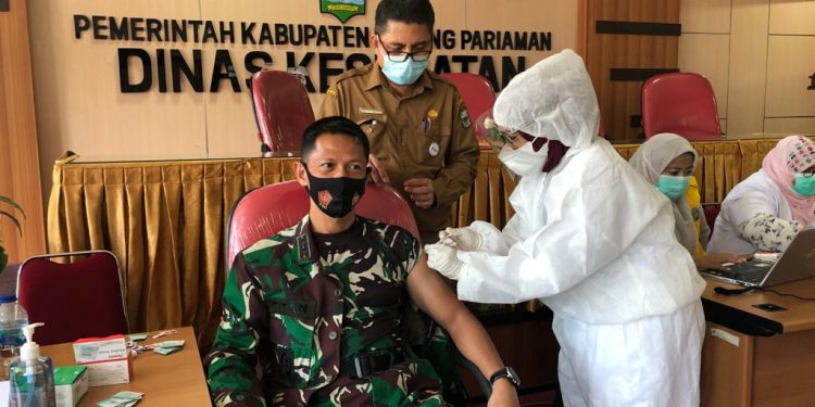 Dandim Pariaman Yakinkan Vaksin Covid-19 Aman dan Halal Bagi Masyarakat