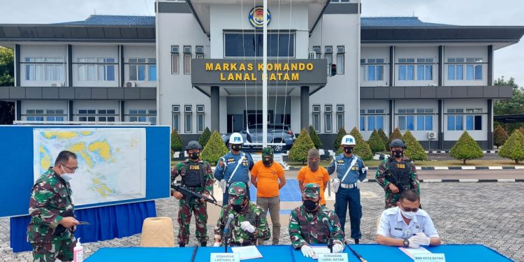 TNI AL Gagalkan Penyeludupan 4 Kilo Sabu Dari Malaysia, Dua Orang Diamankan