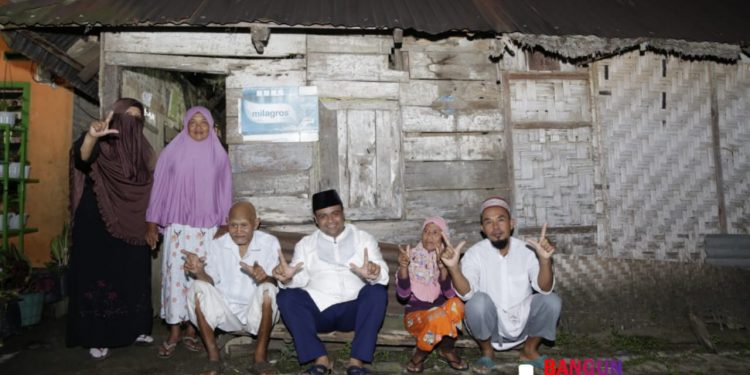 2 Keluarga Abang Adik Tinggal di Rumah Tidak Layak Huni,  Bikin Bang Hasim Menangis