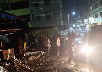Lapak Jualan Pakaian Bekas Melda Sirait di Depan Pasar Horas Terbakar
