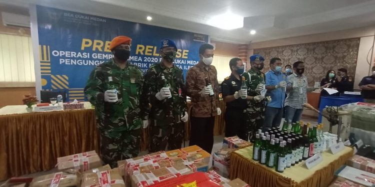 Pabrik Miras Ilegal Digrebek Denpom dan Bea Cukai