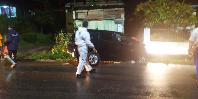 Brak! Mobil Datsun Go Tabrak Tiang Listrik dan Rumah Warga di Jalan Melanthon Siregar Brak! Mobil Datsun Go Tabrak Tiang Listrik dan Rumah Warga di Jalan Melanthon Siregar
