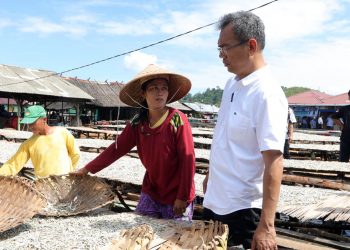 Sihar Dorong Ikan Teri Rebus dan Ikan Asin Go International