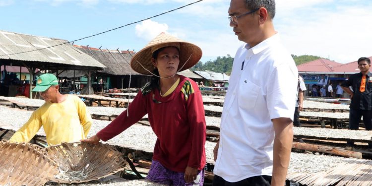 Sihar Dorong Ikan Teri Rebus dan Ikan Asin Go International