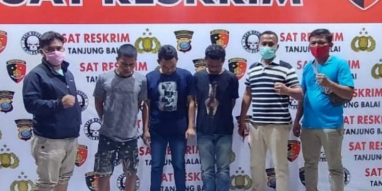 Darma Sinaga, Anhar Sinaga dan Nur Azmi Ditangkap usai Curi Laptop Darma Sinaga, Anhar Sinaga dan Nur Azmi Ditangkap usai Curi Laptop