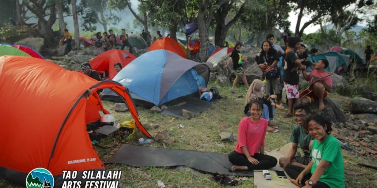 Warna-warni 1000 Tenda Tao Silalahi Arts Festival 2018 di Danau Toba Warna-warni 1000 Tenda Tao Silalahi Arts Festival 2018 di Danau Toba