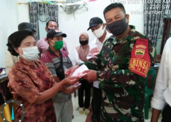 Personel Kodim 0208/Asahan Pantau Pembagian BLT-DD di Desa Orika
