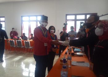 H Anton Saragih dan Rospita Sitorus Mendaftar ke KPUD Simalungun