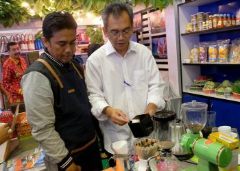 Ketika Sihar Tebar Candaan, Panggil dan Tarik Tangan Ijeck