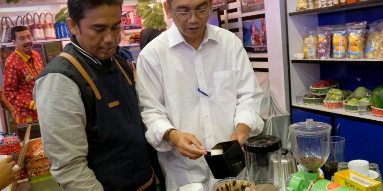 Ketika Sihar Tebar Candaan, Panggil dan Tarik Tangan Ijeck