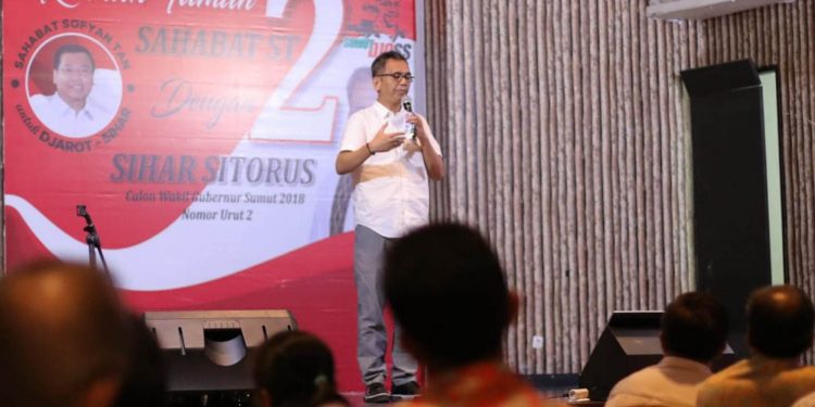 Sofyan Tan Persembahkan Dua Pantun untuk Sihar Sitorus Sofyan Tan Persembahkan Dua Pantun untuk Sihar Sitorus