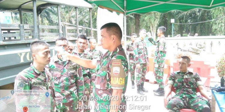 Deteksi Dini Covid-19, Yonif 122/TS Periksa Suhu Tubuh Prajurit dan Dinyatakan Sehat Deteksi Dini Covid-19, Yonif 122/TS Periksa Suhu Tubuh Prajurit dan Dinyatakan Sehat