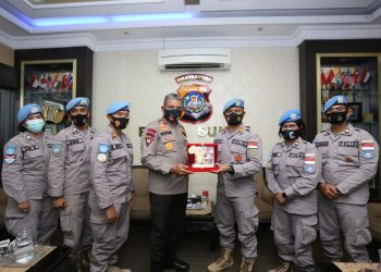 Pulang Tugas dari Afrika, Bripka Ester Situmorang dan Briptu Taruli Sianipar Disambut Kapolda