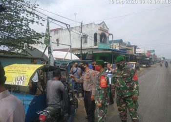 Cegah Penyebaran Virus Corona, Personel Jajaran Kodim 0208/Asahan Membagikan Masker Gratis