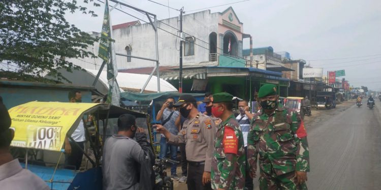 Cegah Penyebaran Virus Corona, Personel Jajaran Kodim 0208/Asahan Membagikan Masker Gratis Cegah Penyebaran Virus Corona, Personel Jajaran Kodim 0208/Asahan Membagikan Masker Gratis