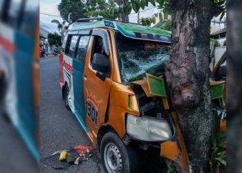 Angkot CV Sepakat Kecelakaan di Jalan Medan, Sejumlah Penumpang Luka-luka