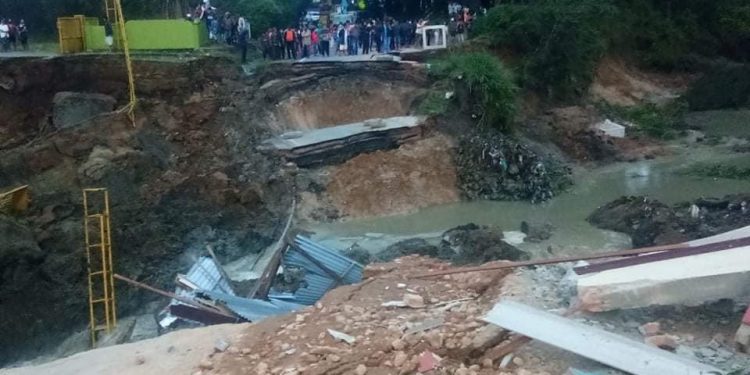 Jalan Lintas Sidikalang-Medan Putus akibat Longsor, Arus Lalulintas Dialihkan