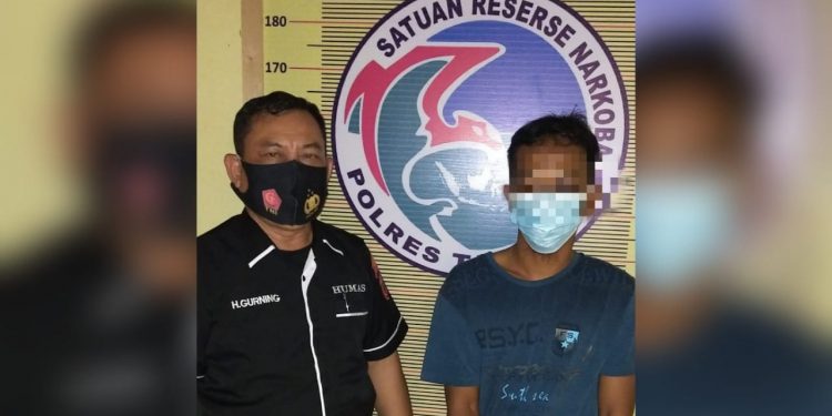 Melintas Bawa Ganja di Depan Polsek, Seorang Petani Diciduk Melintas Bawa Ganja di Depan Polsek, Seorang Petani Diciduk