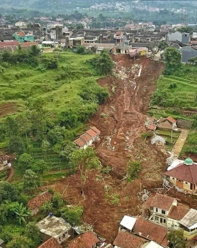 Mersi boru Siagian dan Anaknya Tiga Pasaribu Bersaudara Hilang dalam Bencana Longsor di Sumedang