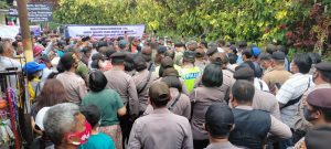 Pelaksanan Pembacaan Sita Eksekusi di Parapat Ciptakan Kerumunan Massa di Tengah Pandemi Covid-19