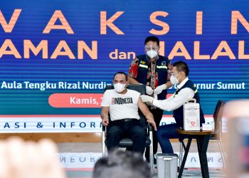 Edy Rahmayadi Orang Pertama yang Divaksin di Sumut
