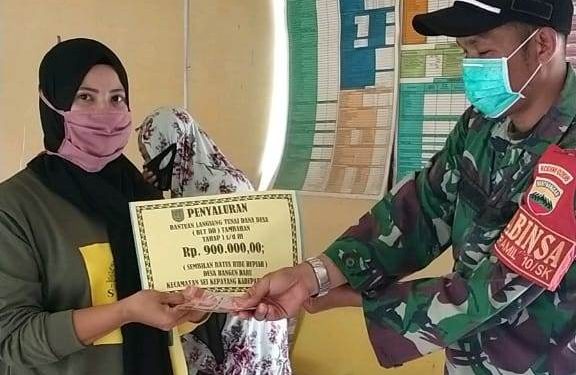Pembagian BLT Dana Desa Bangun Baru Bersama Personel Jajaran Kodim 0208/Asahan Melalui Koramil 10/Sei Kepayang Pembagian BLT Dana Desa Bangun Baru Bersama Personel Jajaran Kodim 0208/Asahan Melalui Koramil 10/Sei Kepayang