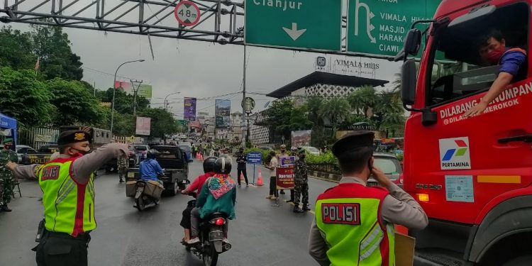 9 Titik Checkpoint Rapid Antigen Dinilai Efektif Batasi Mobilitas Masyarakat 9 Titik Checkpoint Rapid Antigen Dinilai Efektif Batasi Mobilitas Masyarakat