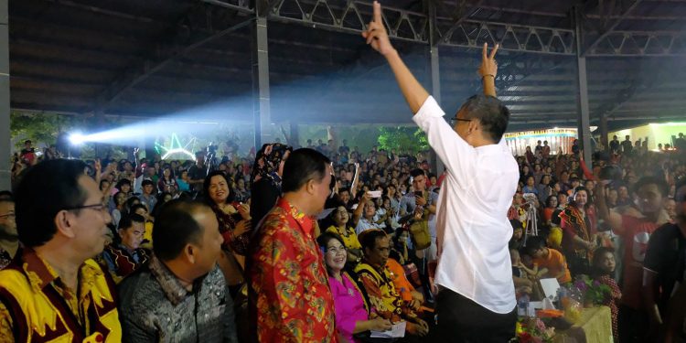Bak Artis, Sihar Hebohkan Malam Pesta Budaya Nias di PRSU Bak Artis, Sihar Hebohkan Malam Pesta Budaya Nias di PRSU