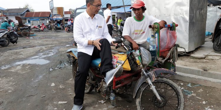 Sihar Terkesan dengan Sosok Kamarudin, Si Tukang Becak yang Berjasa Membantu Banyak Orang Sihar Terkesan dengan Sosok Kamarudin, Si Tukang Becak yang Berjasa Membantu Banyak Orang