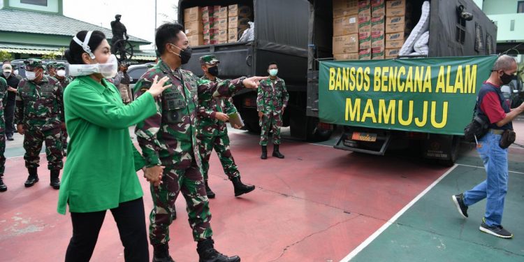 Tiga Kapal TNI AD Angkut Bantuan Kemanusiaan Menuju Kalsel dan Sulbar