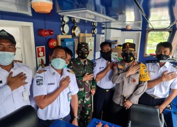 Kapolda Sumut Ingatkan Nahkoda Kapal di Danau Toba Utamakan Keselamatan Penumpang
