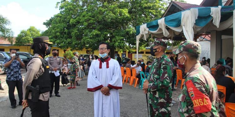 AKBP Juliani Prihartini, Polwan Berhijab Ini Pimpin Pengamanan Paskah AKBP Juliani Prihartini, Polwan Berhijab Ini Pimpin Pengamanan Paskah