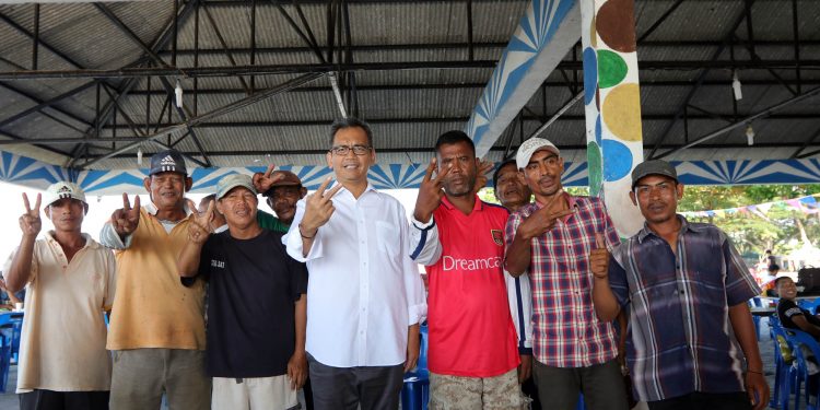Merasa Diperlakukan Tidak Adil, Nelayan Pantai Cermin Mengadu ke Sihar Sitorus