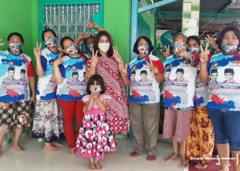 Ibu-ibu kepada Nuraini Tumpak Siregar: Selfie Dulu Kita, Bu... seperti Anak-anak Muda