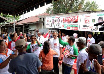 Yakin Bawa Perubahan untuk Sumut, Wanita Ini Tempelkan Stiker Djoss di Dadanya