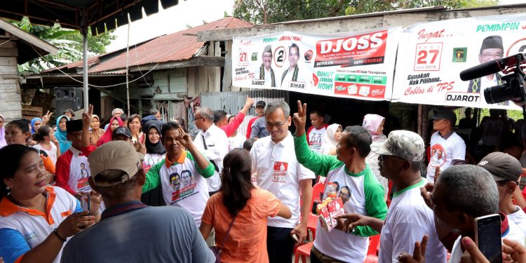 Yakin Bawa Perubahan untuk Sumut, Wanita Ini Tempelkan Stiker Djoss di Dadanya Yakin Bawa Perubahan untuk Sumut, Wanita Ini Tempelkan Stiker Djoss di Dadanya