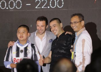 Henry Usman Menangkan Lelang Jersey Del Piero Rp 80 Juta Hadiahkan pada Anaknya
