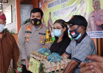 Kapolres Dairi Bersama Forkopimda Gelar Bakti Sosial untuk Masyarakat Terdampak Covid-19