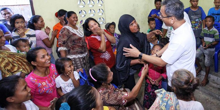 Sihar Sitorus Sedih Lihat Kondisi Warga yang Merasa Terpinggirkan Sihar Sitorus Sedih Lihat Kondisi Warga yang Merasa Terpinggirkan