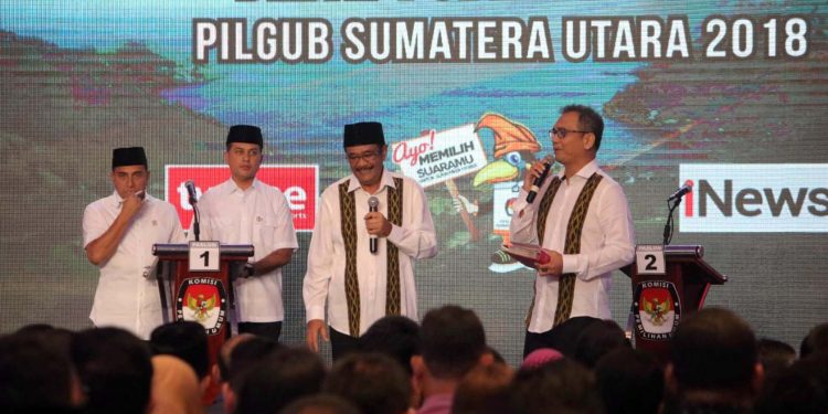 Pengeras Suara Rusak Diberikan untuk Pasangan Djoss Pengeras Suara Rusak Diberikan untuk Pasangan Djoss